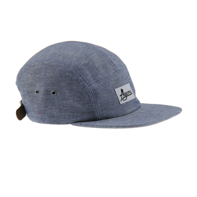 Denim Five Panel Camp Hat z tkaną etykietą z przodu i skórzanymi paskami