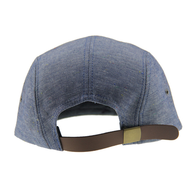 Denim Five Panel Camp Hat z tkaną etykietą z przodu i skórzanymi paskami