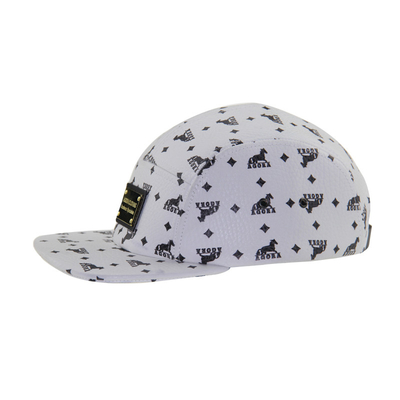 Drukowany PU 5 Panel Camp Hat z logo metalowej odznaki i pasku ze skóry